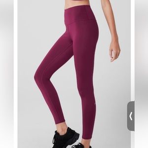 Alo Yoga 7/8 airlift legging wild berry size XS NWOT